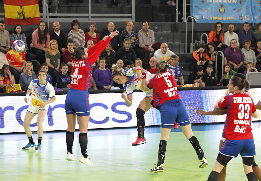 Fotos: Las Guerreras ganan a Serbia en su segundo partido en Palencia (31-28) 1/2