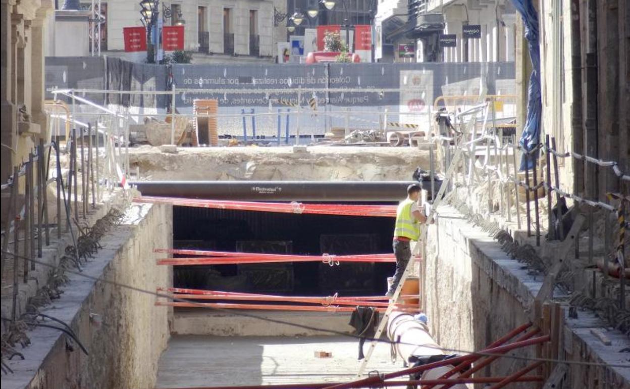 El túnel de salida hacia la calle Jesús ya está unido al aparcamiento de la Plaza Mayor.