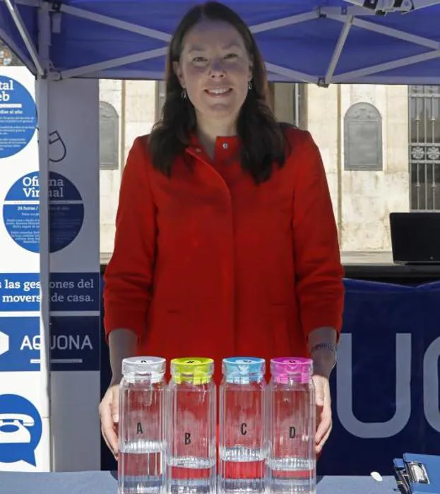 Laura de Vega, en la cata de agua celebrada en la Plaza Mayor.