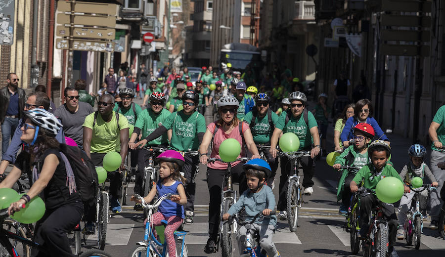 Fotos: Bicicletada por la escuela pública en Valladolid