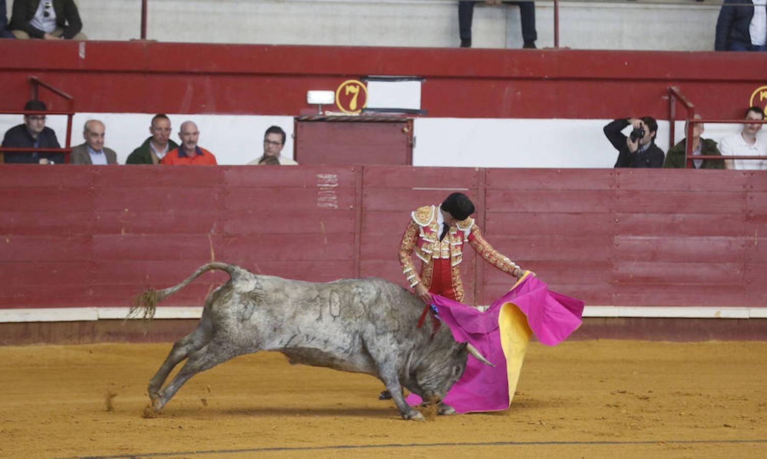 Corrida toros en la plaza vallisoletana de La Flecha (Arroyo de la Encomienda).