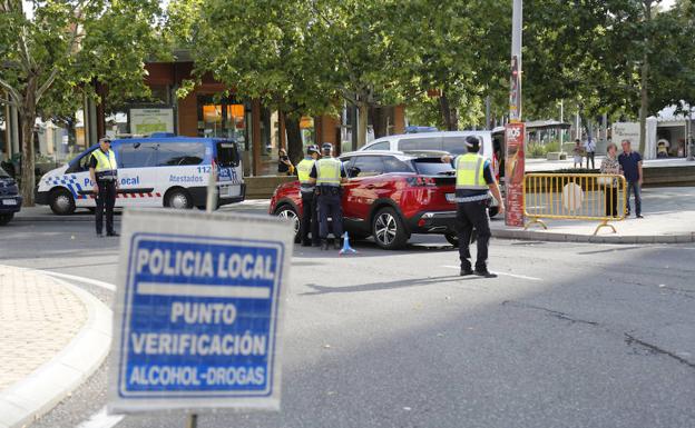 La Policía Local, en un control en la Huerta de Guadián. 