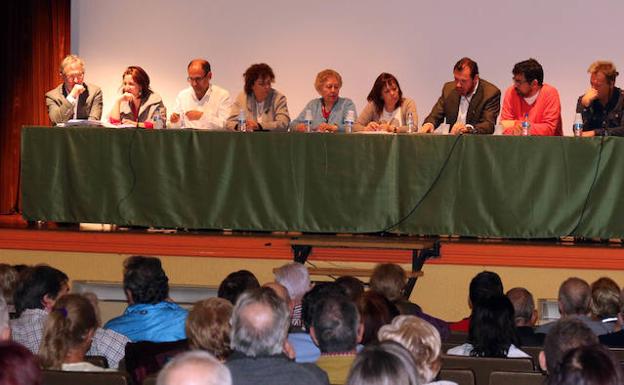 Asamblea vecinal celebrada este martes en Delicias. 