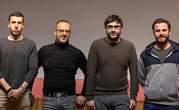 David Pérez de Quevedo, Alberto Ramos y Jaime Falcón posan con Alfredo Negrí, director creativo de la agencia Sr. Burns.