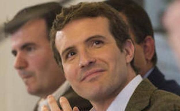 Pablo Casado en su visita a Ávila.