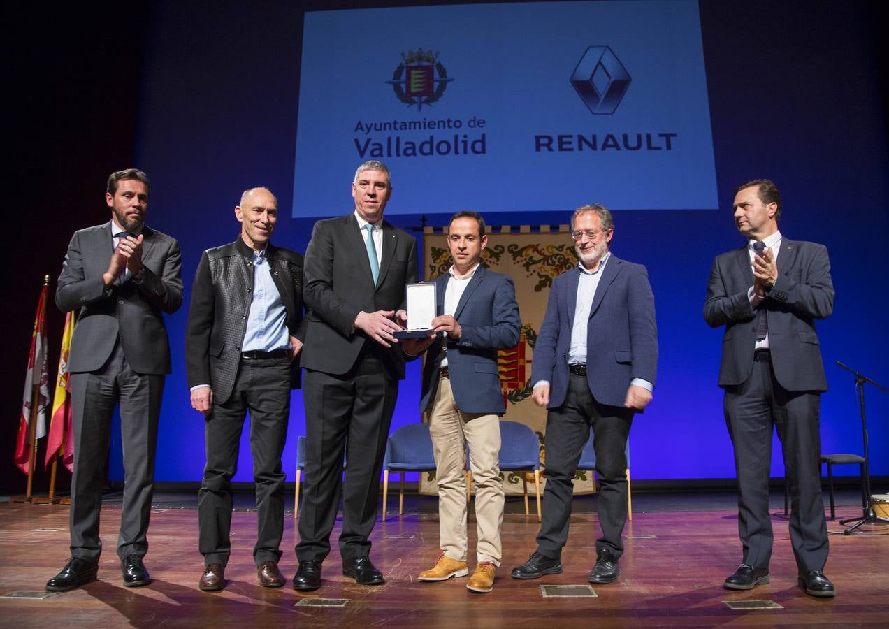 Medalla de Oro de la ciudad a Renault y sus trabajadores y el título de Hijo Predilecto para el vallisoletano José Vicente de los Mozos