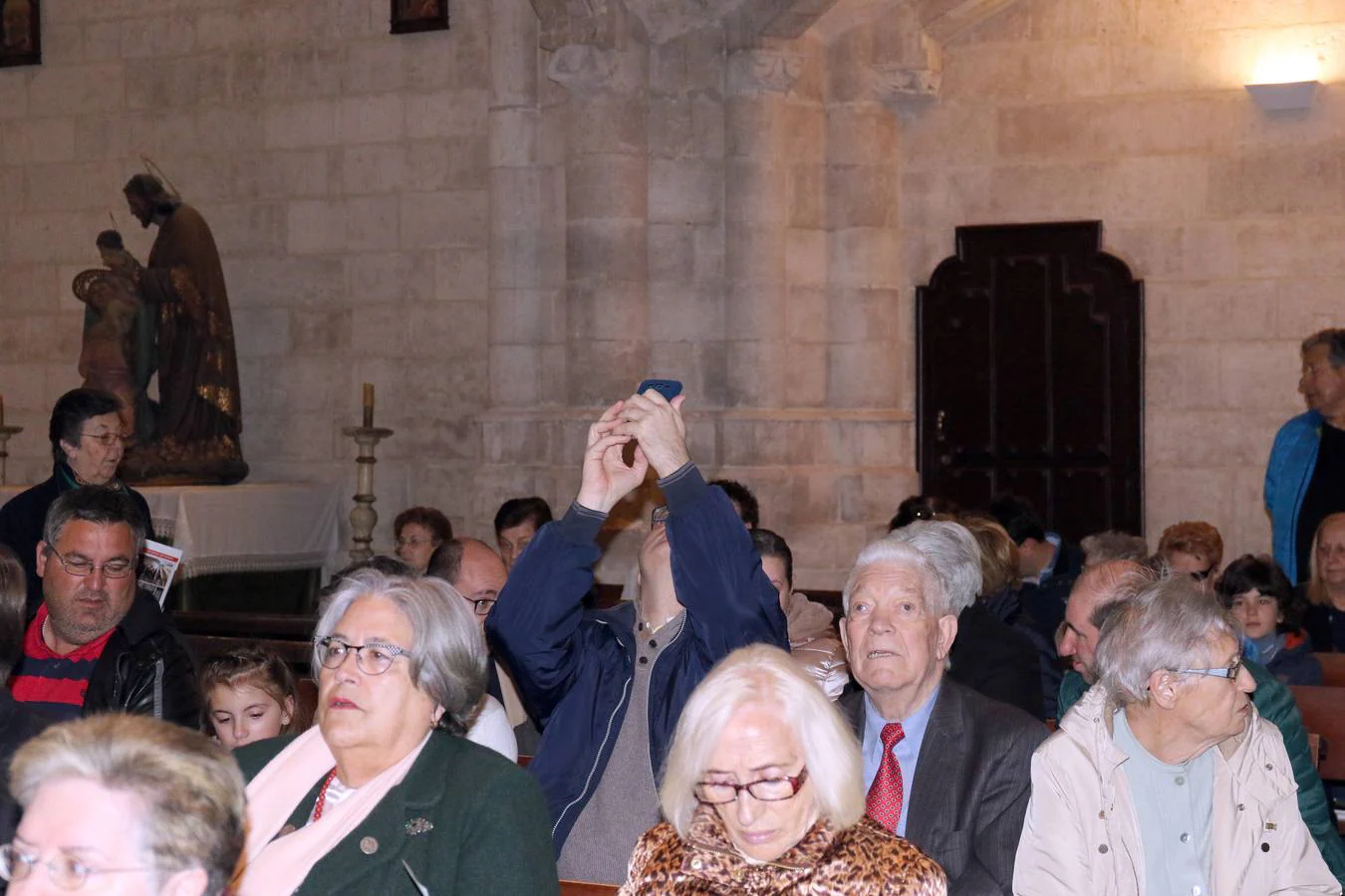 Primera misa con el Cardenal Ricardo Blázquez en la Antigua, despues de la limpieza de la piedra.