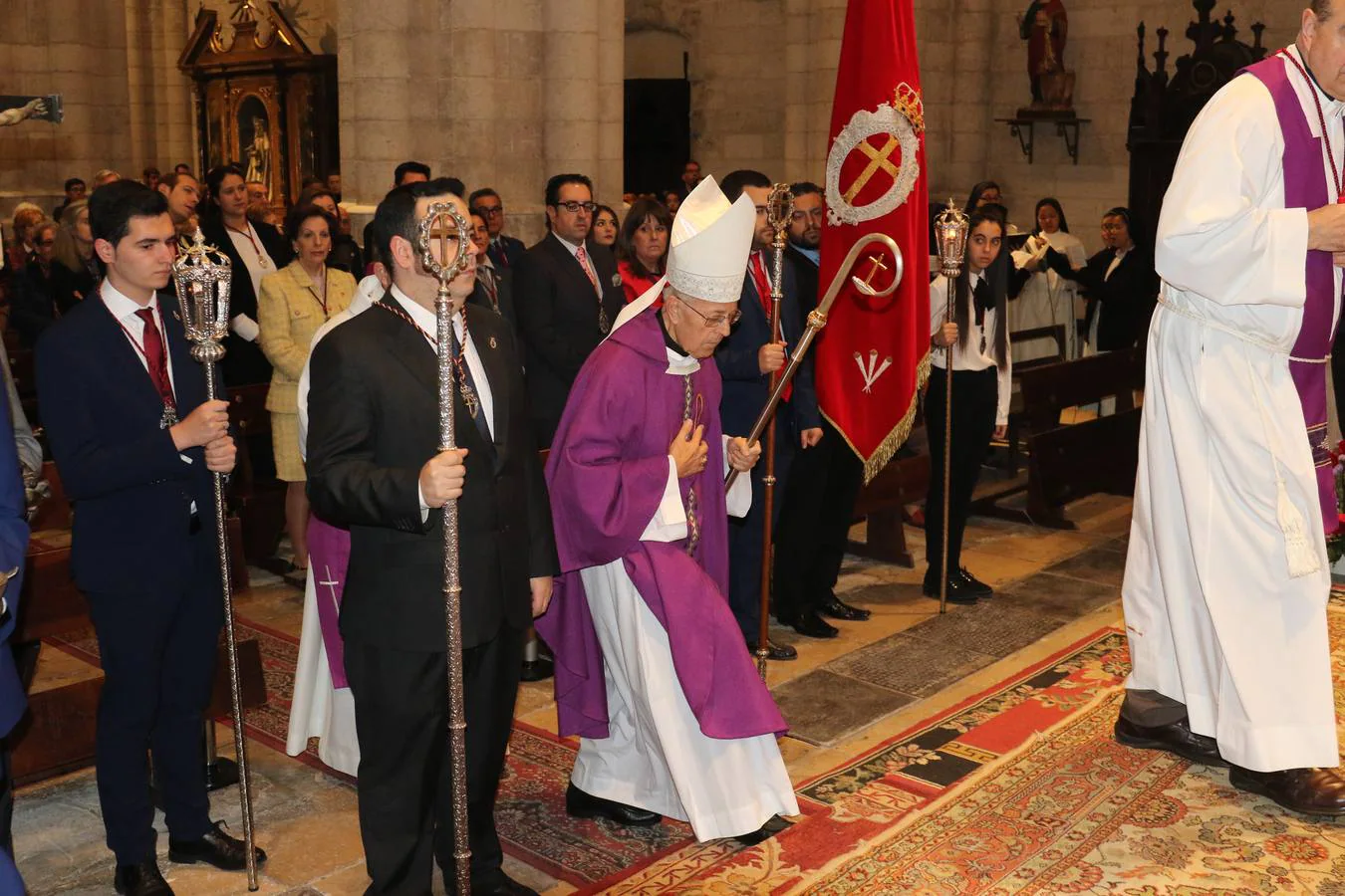 Primera misa con el Cardenal Ricardo Blázquez en la Antigua, despues de la limpieza de la piedra.