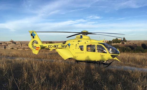 Imagen de un helicóptero de Sacyl para transporte sanitario.