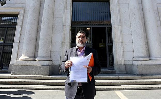 El procurador de Ciudadanos Manuel Mitadiel presenta una denuncia ante la Fiscalía por los sobrecostes del Hospital Universitario de Burgos (HUBU). 