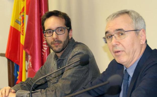 Enrique Gato y Luis César Herrero, en la Facultad de Comercio. 