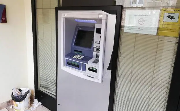 Cajero automático en Palazuelos de Eresma, el único servicio bancario directo en el municipio.