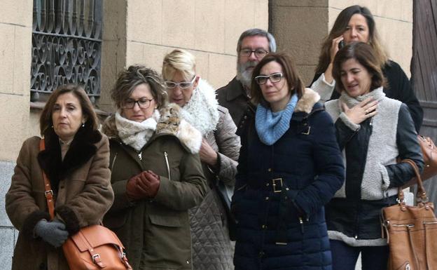Un grupo de mujeres bien abrigadas contra el frío en Segovia este invierno.