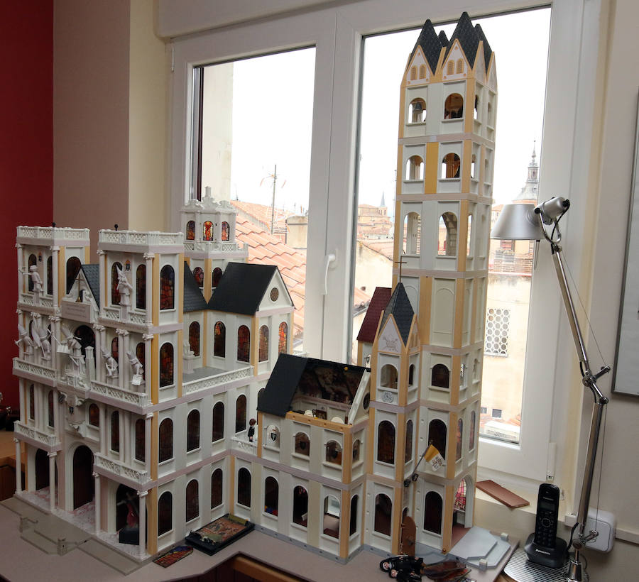 Fotos: Catedral hecha con Playmobil se expondrá en la Alhondiga