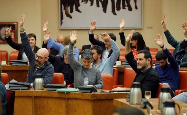 Votación en la Comisión Permanente del Congreso, este miércoles.