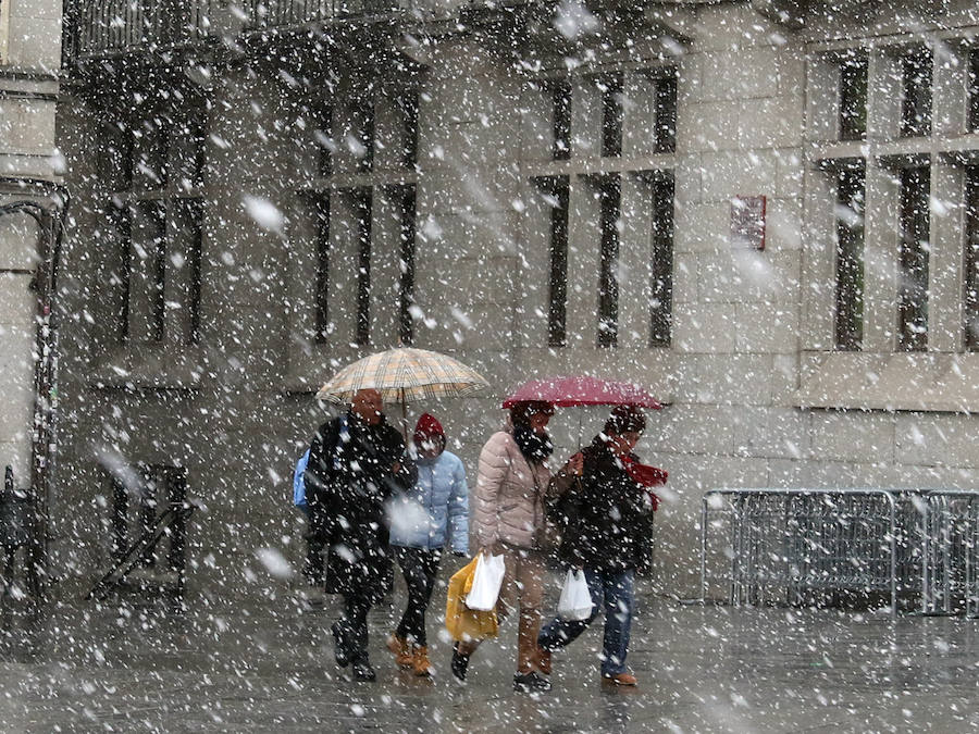 Fotos: Nieve en Segovia en el mes de abril
