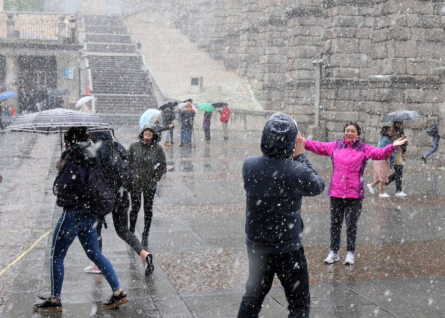 Fotos: Nieve en Segovia en el mes de abril