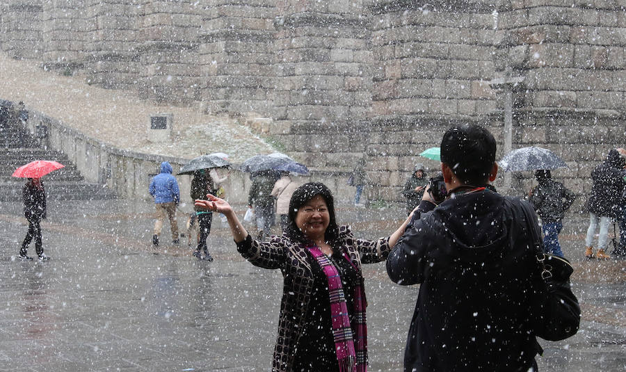 Fotos: Nieve en Segovia en el mes de abril