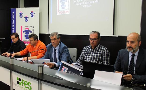 Responsables de la ACS durante la presentación del estudio con las necesidades del comercio. 