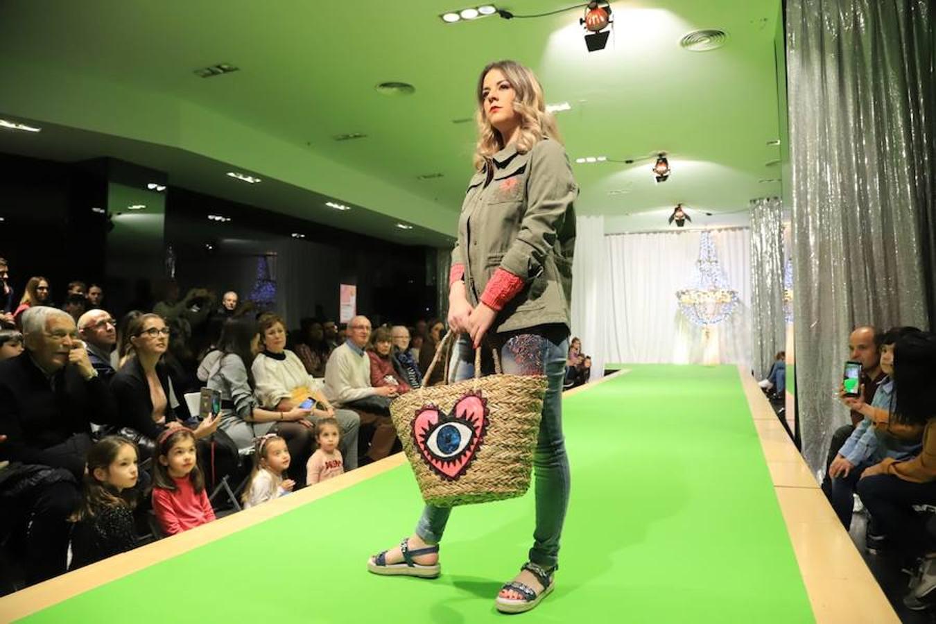 Defile de moda en el Centro Comercial El Tormes de Salamanca