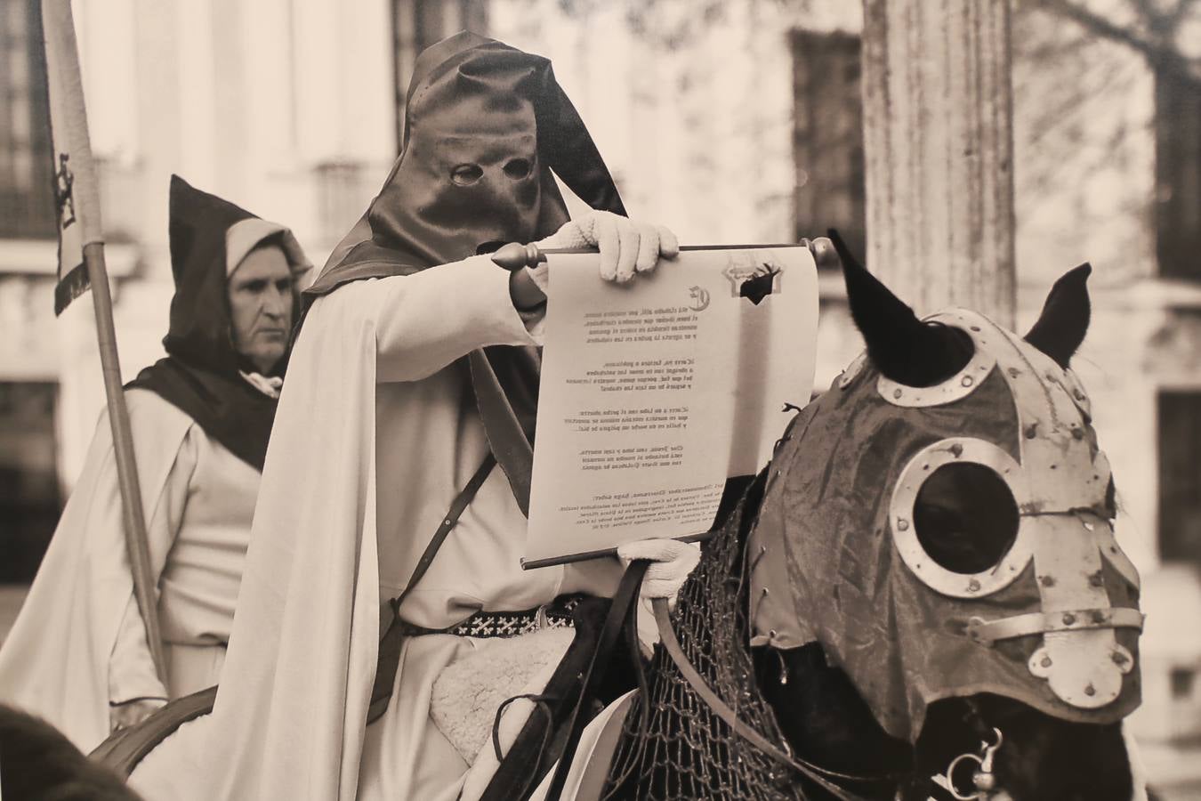 Una muestra sobre la Semana Santa de Valladolid y las dos Medinas puede verse en la Oficina de Turismo de la capital