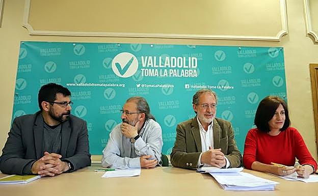 Alberto Bustos, Martín Barrientos, Manuel Saravia y María Sánchez en la presentación del programa electoral de Valladolid Toma la Palabra para las municipales del 26 de mayo. 