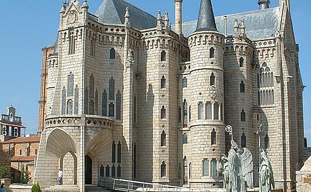 El Palacio de Gaudí de Astorga acoge la exposición temporal 'Inri' inspirada en la Semana Santa