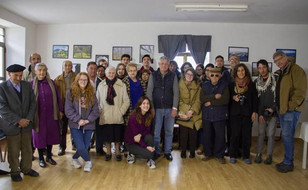 Voluntarios de la USAL, miembros del IDES y vecinos de Escurial de la Sierra. 