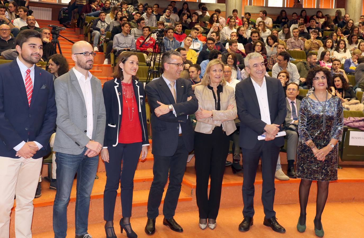 Fotos: Reyes Maroto, Pilar del Olmo, Luis Garicano y Nacho Álvarez debaten sobre problemas de la comunidad