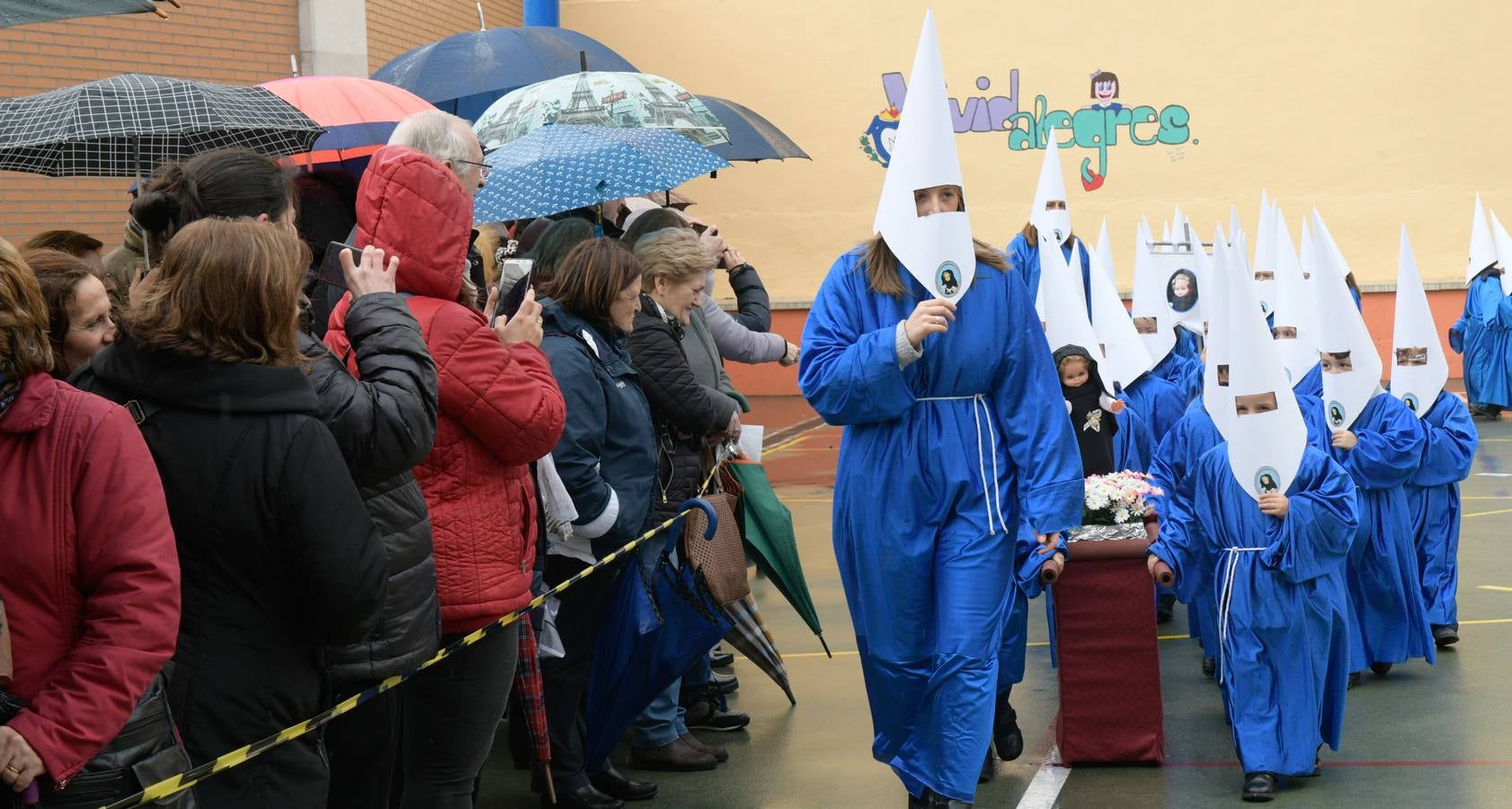 Fotos: Procesión infantil en el colegio Amor de Dios de Valladolid
