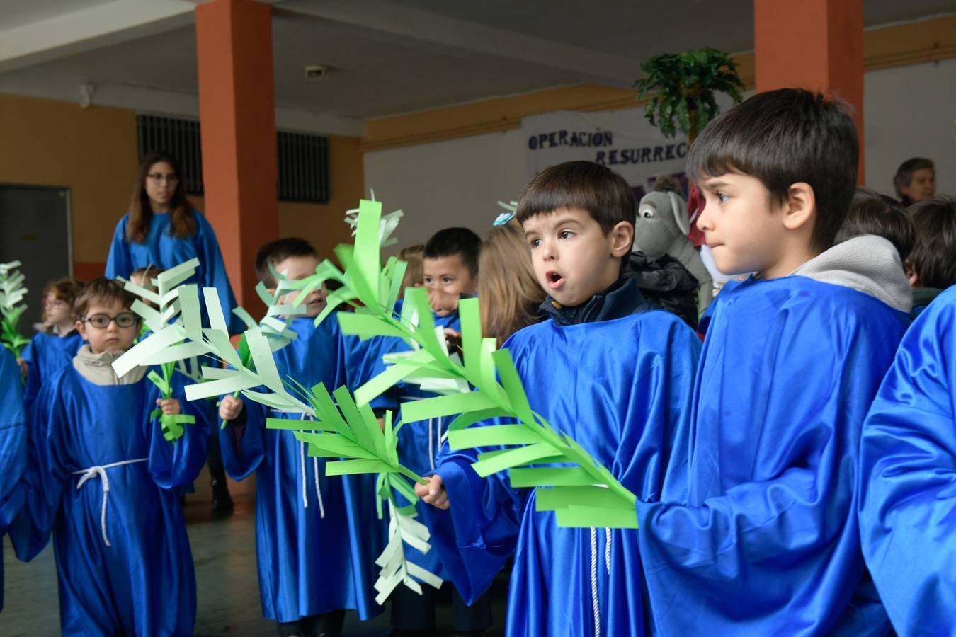 Fotos: Procesión infantil en el colegio Amor de Dios de Valladolid