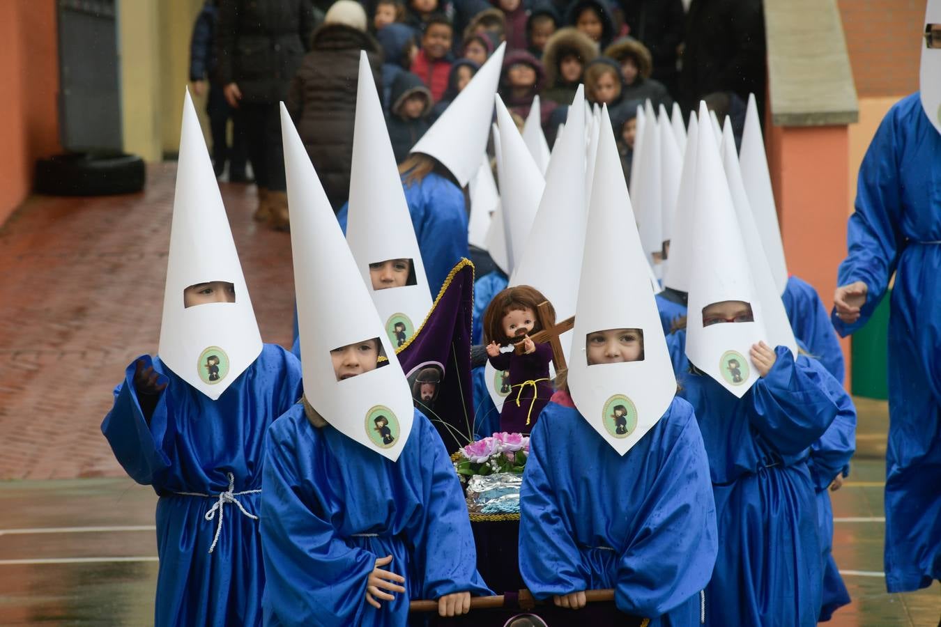 Fotos: Procesión infantil en el colegio Amor de Dios de Valladolid
