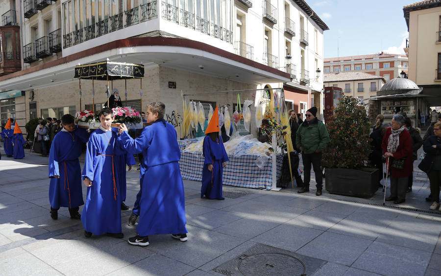 Fotos: Los niños inauguran la Semana Santa de Palencia