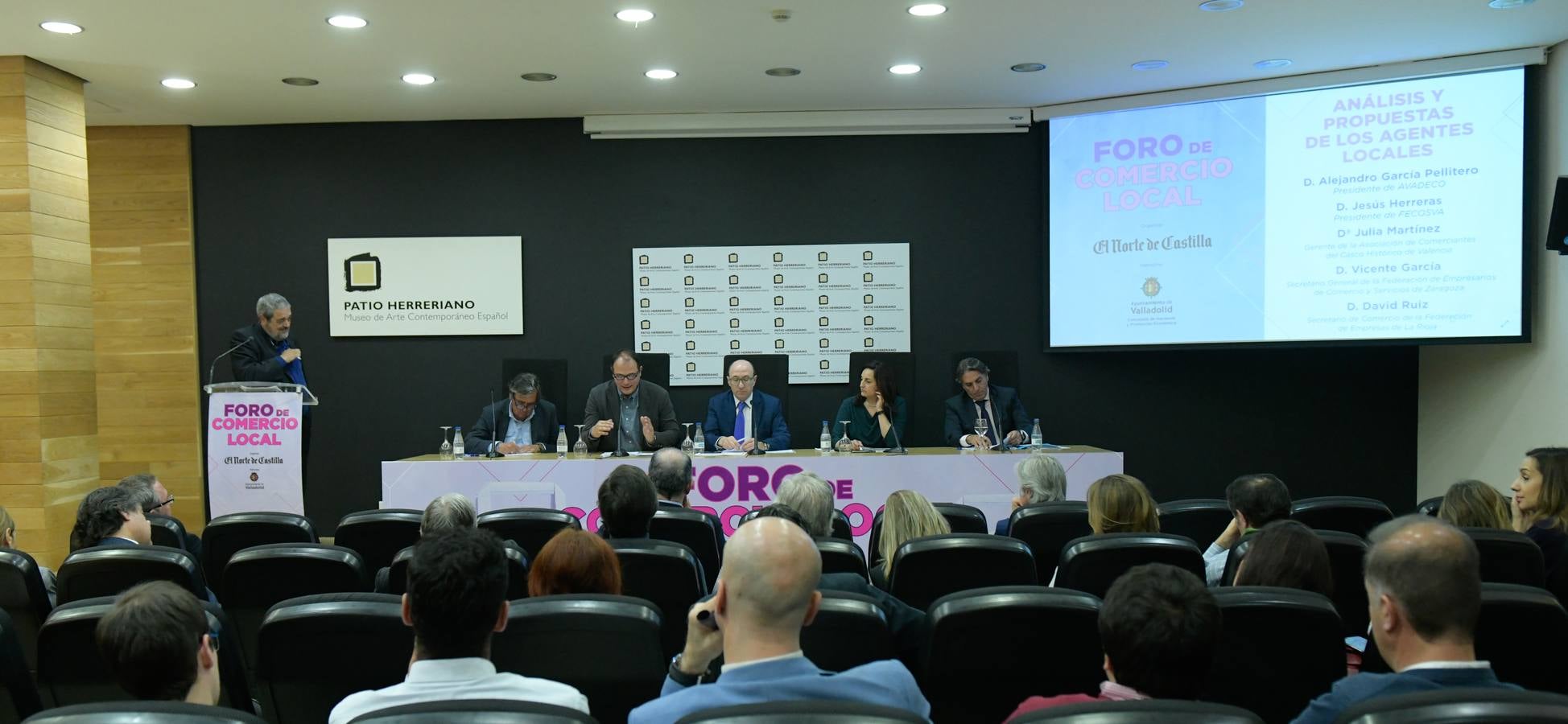 Encontrar propuestas innovadoras para dinamizar el comercio minorista y definir fórmulas para apoyar a los nuevos emprendedores y comerciantes de este sector tan importante para la economía vallisoletana son los objetivos principales del encuentro organizado por el Ayuntamiento de Valladolid en colaboración con El Norte de Castilla