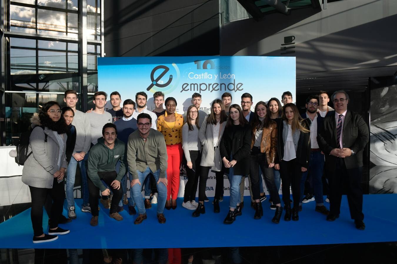 Grupo de la Facultad de Comercio de Valladolid con el profesor José Antonio Salvador Insúa.