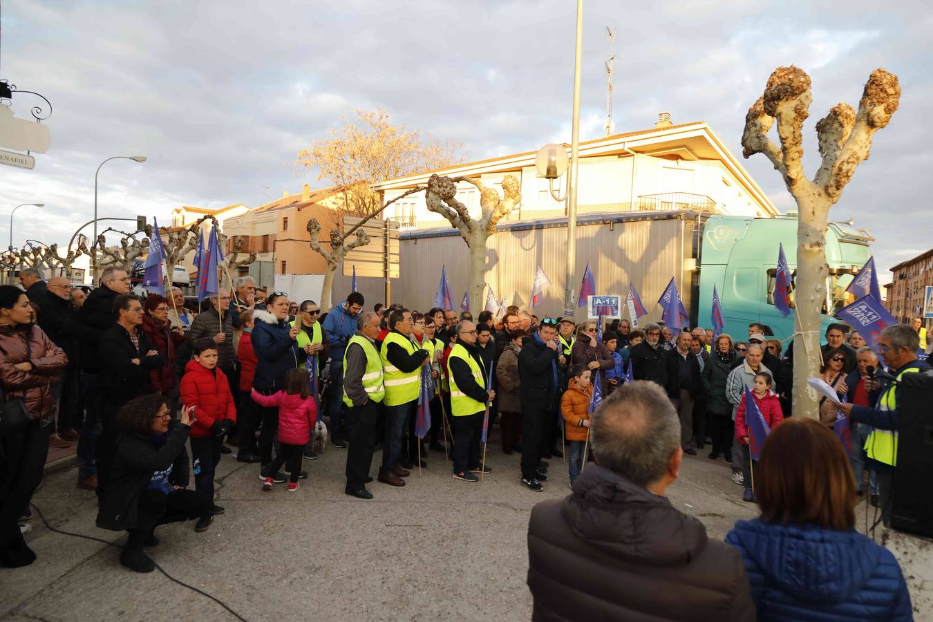 La cita volvió a congregar a un fiel y constante número de manifestantes junto a la travesía de la Nacional 122