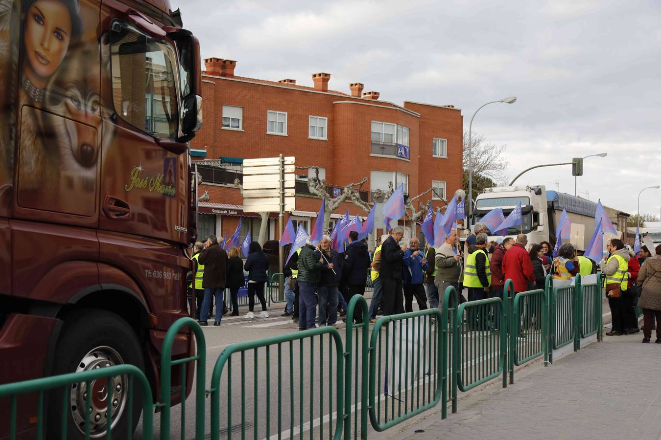 La cita volvió a congregar a un fiel y constante número de manifestantes junto a la travesía de la Nacional 122