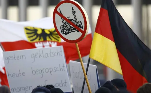 Seguidores del movimiento antiislámico PEGIDA, en una manifestación en enero de este año en Colonia. 