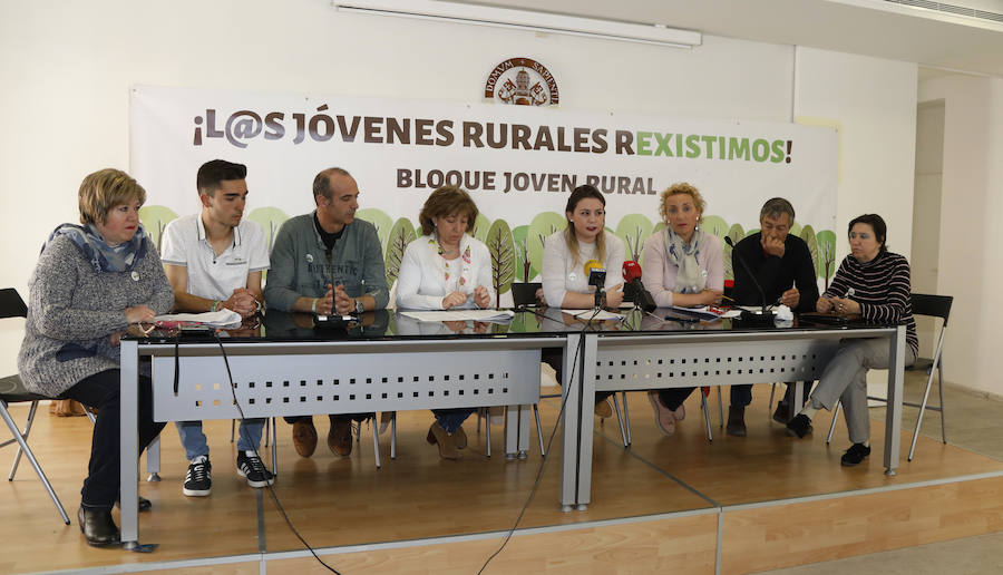 Representantes de asociaciones palentinas presentan las medidas para combatir la despoblación. 