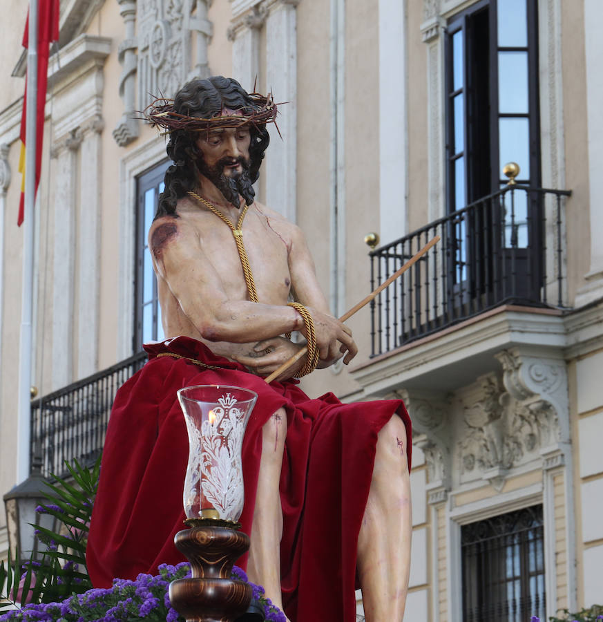 Las calles se han llenado de público para disfrutar del Ecce Homo del Cristo de los Artilleros
