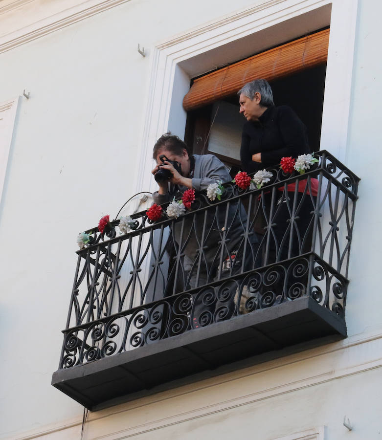 Las calles se han llenado de público para disfrutar del Ecce Homo del Cristo de los Artilleros