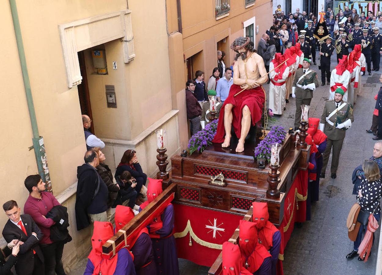 Las calles se han llenado de público para disfrutar del Ecce Homo del Cristo de los Artilleros