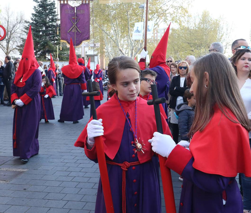 Las calles se han llenado de público para disfrutar del Ecce Homo del Cristo de los Artilleros