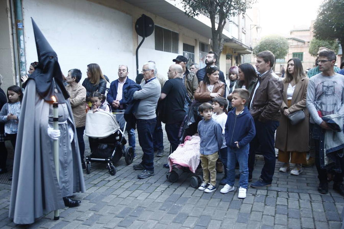 Las calles se abarrotaron de público para seguir la Procesión de las Cinco LLagas