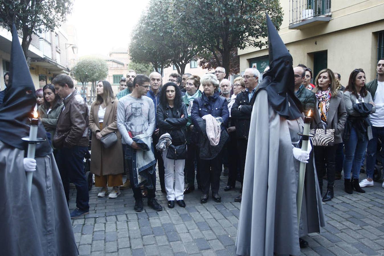 Las calles se abarrotaron de público para seguir la Procesión de las Cinco LLagas