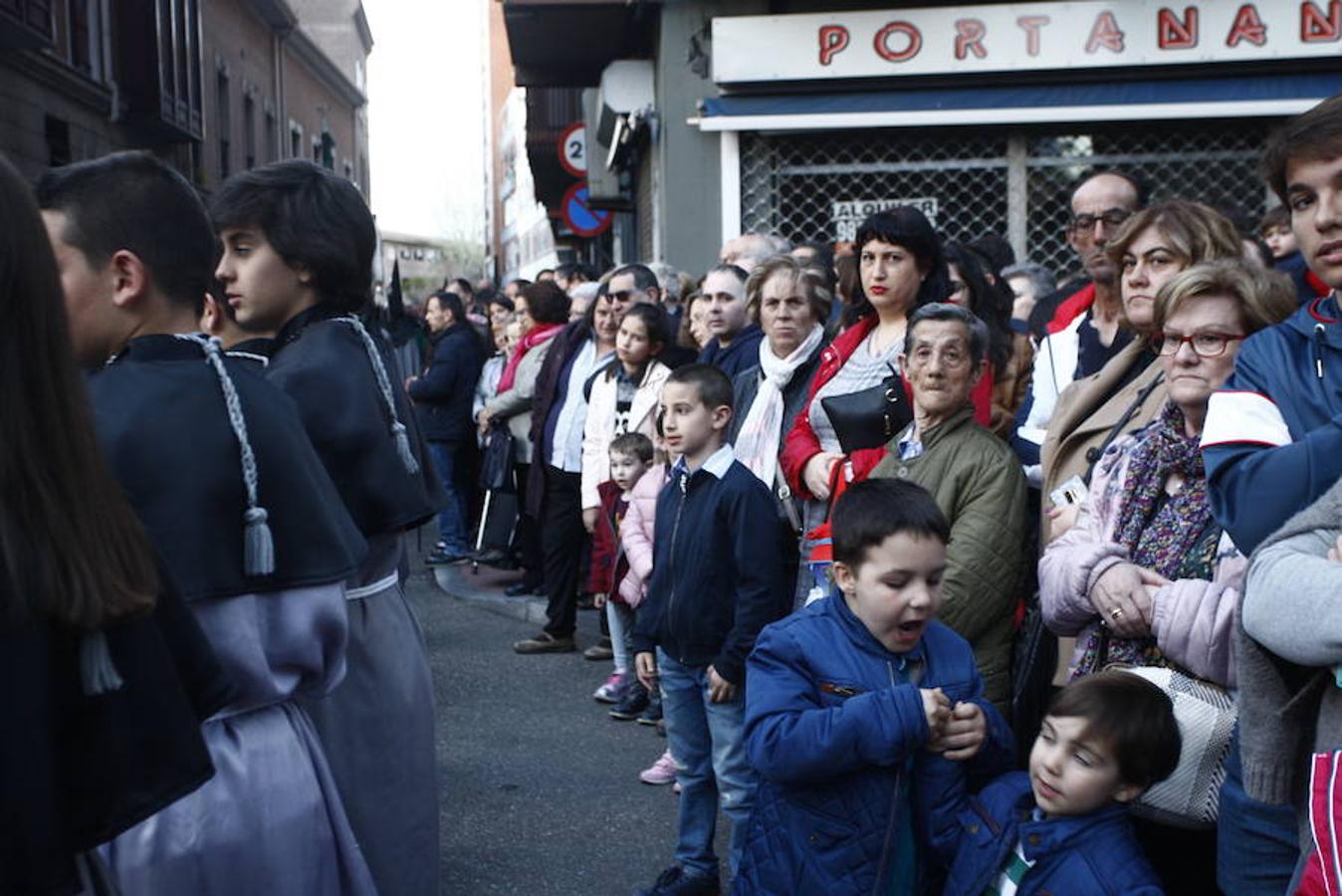 Las calles se abarrotaron de público para seguir la Procesión de las Cinco LLagas