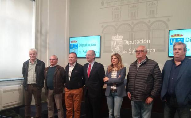 El presidente de la Diputación, la diputada de Economía y los presidentes de los Grupos de Acción Local. :