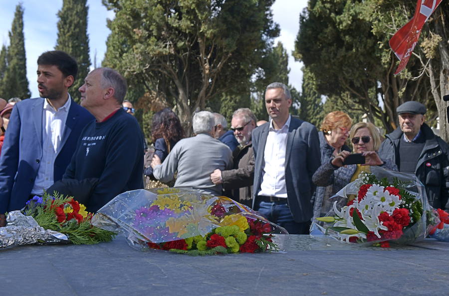 Fotos: Homenaje a las víctimas de la Guerra Civil en el Cementerio de El Carmen
