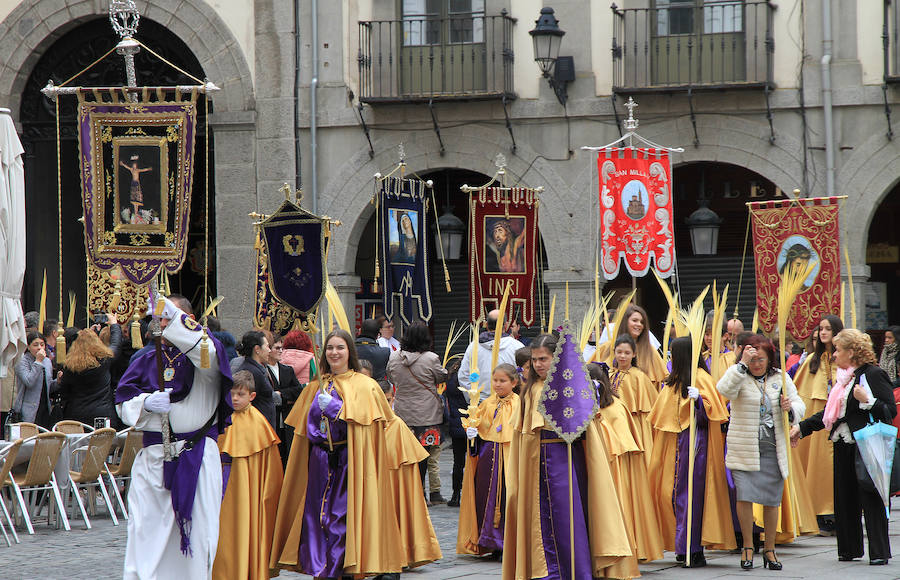 Fotos: Domingo de Ramos. Bendición de las palmas en San Miguel