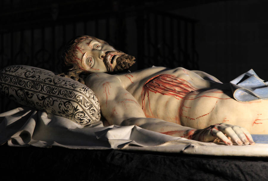 Fotos: Procesión del Cristo Yacente de Gregorio Fernández en Segovia